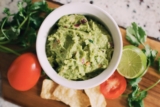 ¿Pueden los perros comer guacamole?